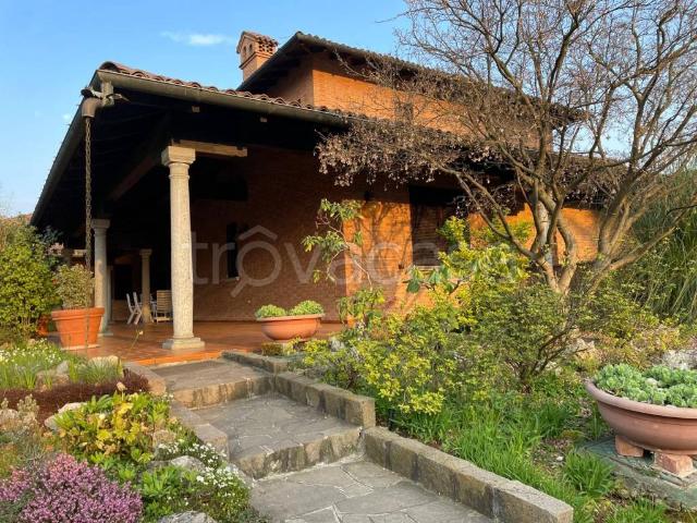 Villa bifamiliare in vendita a Muggiò via Italia, 117