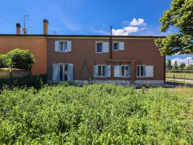 Villa bifamiliare in vendita a Savignano sul Rubicone via Faberio