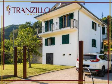 Villa bifamiliare in vendita a Salerno, Casa Manzo Giovi