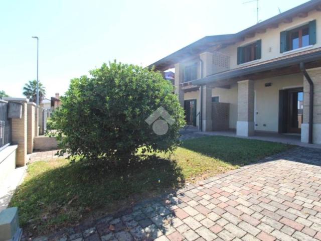 Villa bifamiliare in vendita a San Michele al Tagliamento via dell'Usignolo, 19