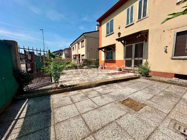 Villa bifamiliare in vendita a San Giovanni Lupatoto via 4 Novembre, 128
