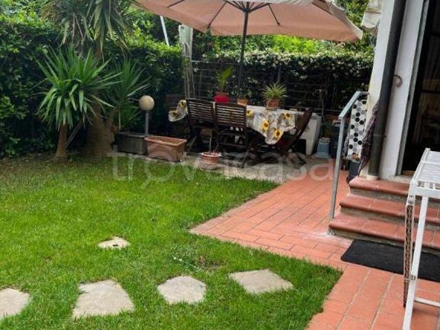 Villa bifamiliare in vendita a San Giuliano Terme via Calcesana, 25, Ghezzano