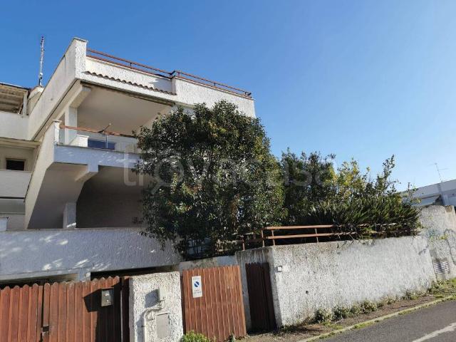 Villa bifamiliare in vendita a Santa Marinella via Velca, 2