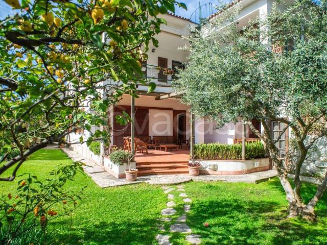 Villa bifamiliare in vendita a Santa Severa, Santa Marinella