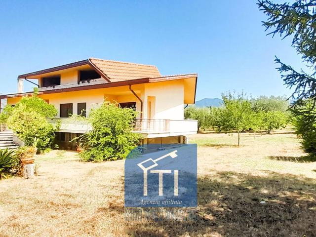 VILLA BIFAMILIARE in vendita a Sant'Elia Fiumerapido