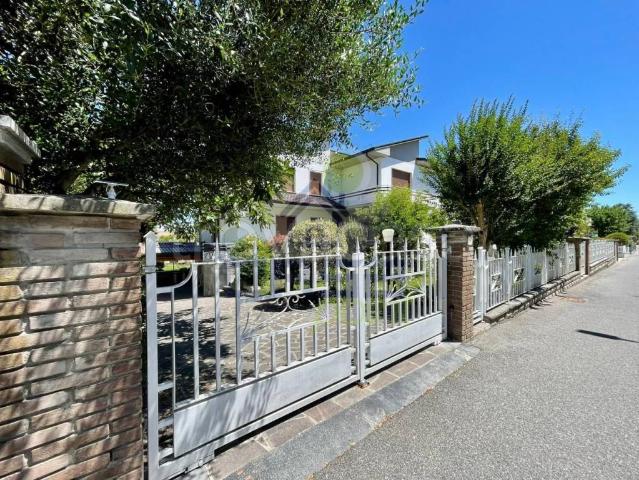 Villa bifamiliare in vendita a Sarmato