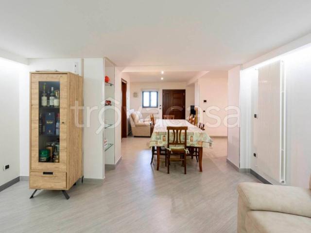 Villa bifamiliare in vendita a Sezze via Villa Petrara