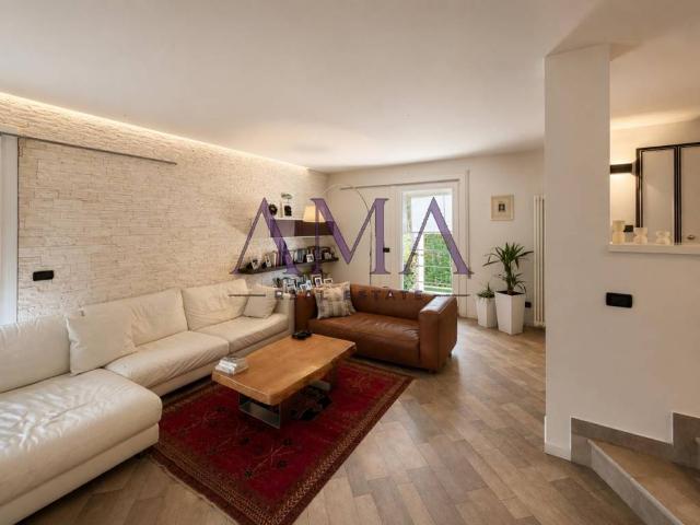 Villa bifamiliare in vendita a Selvazzano Dentro via Trentino, Tencarola
