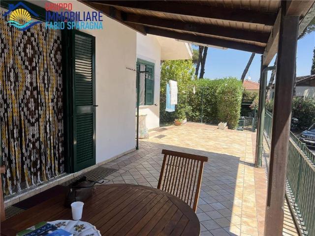 Villa bifamiliare in vendita a Sessa Aurunca viale degli Eucalipti 39, Baia Domizia