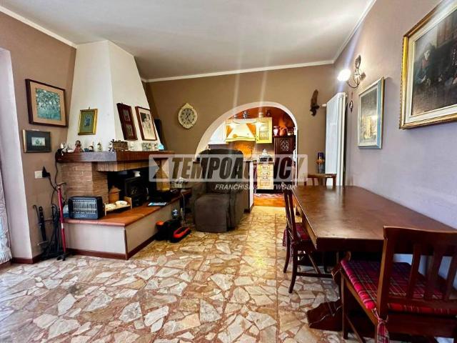 Villa bifamiliare in vendita a Sestola via Toricella 11, Castellaro