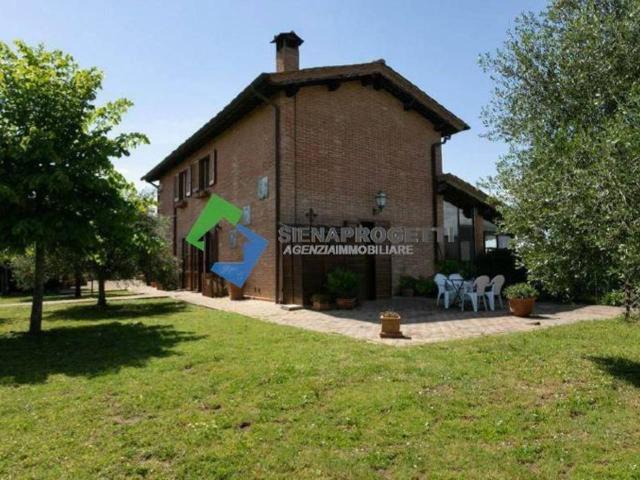 Villa bifamiliare in vendita a Siena