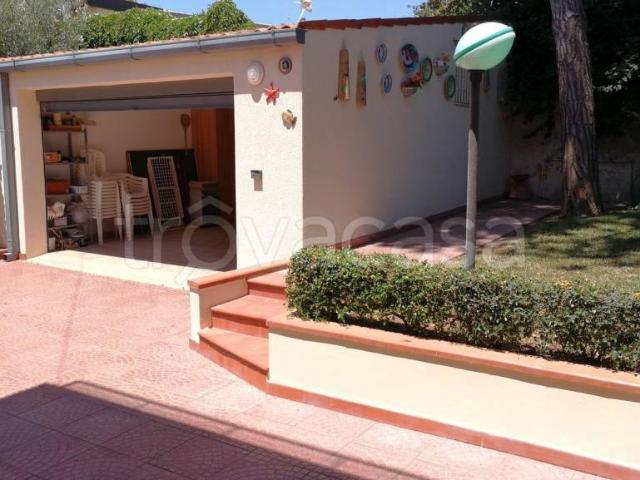 Villa bifamiliare in vendita a Siracusa viale dei Lidi, Fontane Bianche