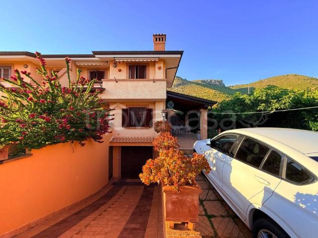 Villa bifamiliare in vendita a Sperlonga via Polifemo