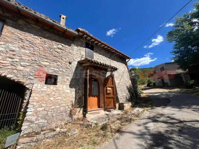 Villa bifamiliare in vendita a Spoleto