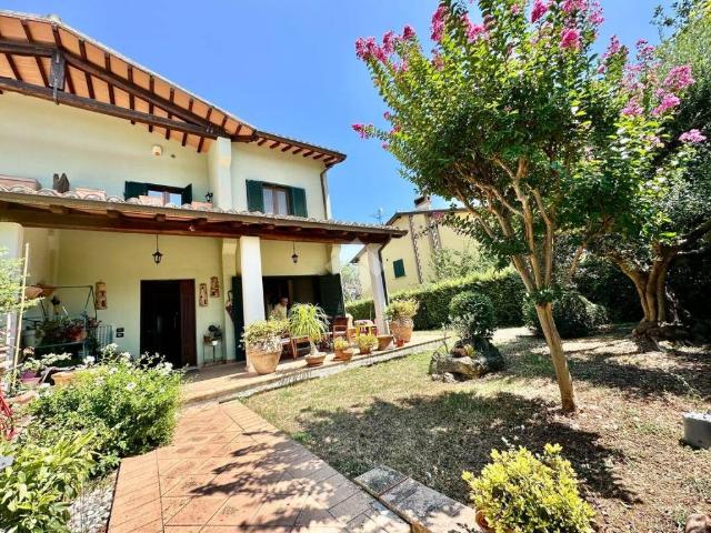 Villa bifamiliare in vendita a Spoleto via Serafina Borgiani