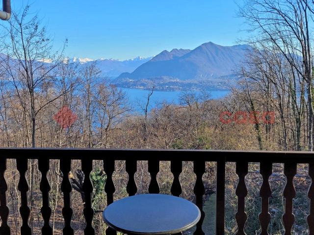 Villa bifamiliare in vendita a Stresa
