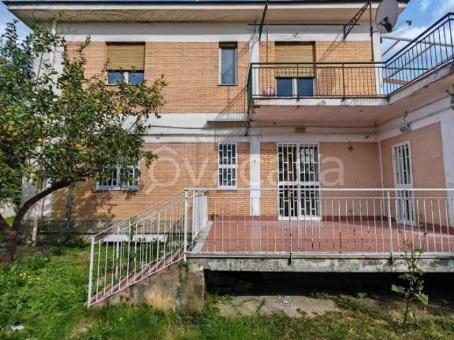 Villa bifamiliare in vendita a Pozzuoli via Dino Campana, 62