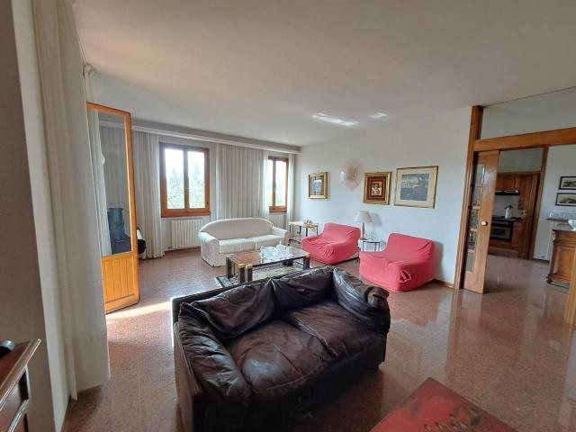 Villa bifamiliare in vendita a Poggibonsi