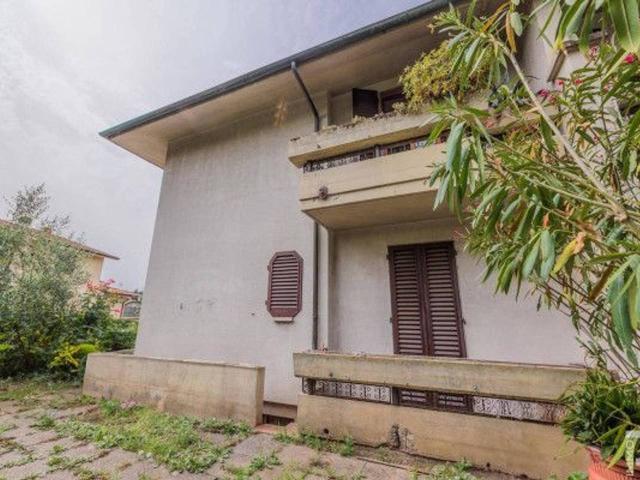 Villa bifamiliare in vendita a Poggibonsi