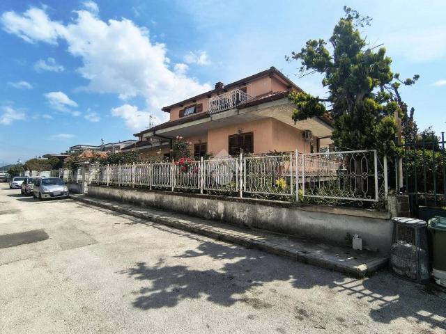 Villa bifamiliare in vendita a Pomigliano d'Arco via Mimmo Beneventano, 15