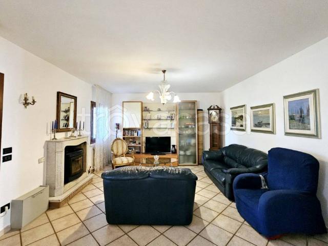 Villa bifamiliare in vendita a Ponso via bissona