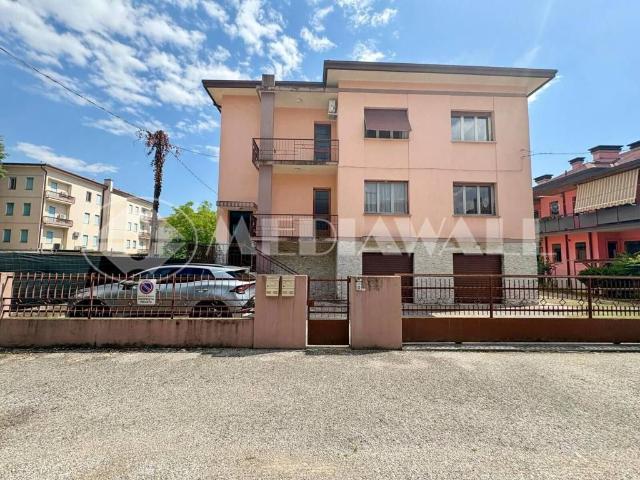 Villa bifamiliare in vendita a Pordenone via Terza Armata, 777
