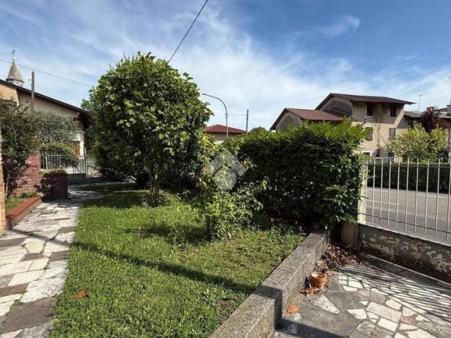 Villa bifamiliare in vendita a Pordenone via antonio canova