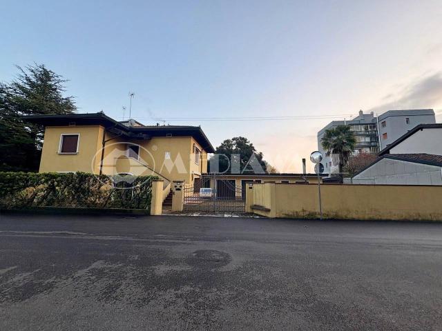 Villa bifamiliare in vendita a Pordenone