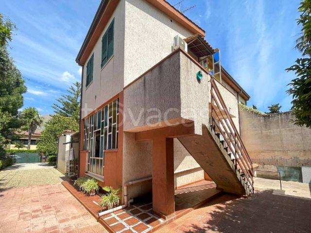 Villa bifamiliare in vendita a Palermo via Euripide, 8, Partanna