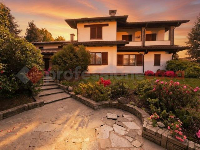 Villa bifamiliare in vendita a Parabiago