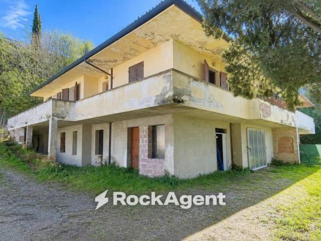 Villa bifamiliare in vendita a Peccioli viale Mazzini, 41/b