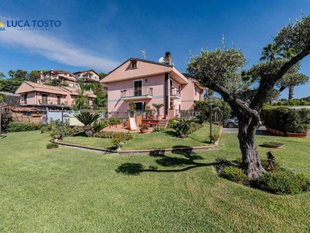Villa bifamiliare in vendita a Pedara via Alcide De Gasperi, 26