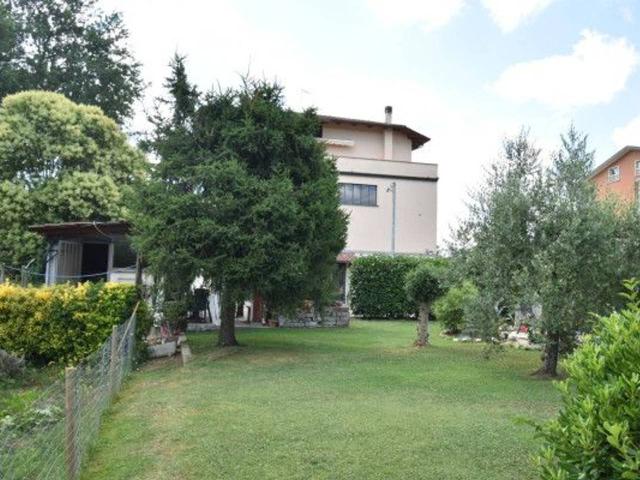 Villa bifamiliare in vendita a Perugia