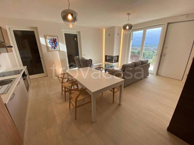 Villa bifamiliare in vendita a Perugia via Tarconte, 20, Montebello