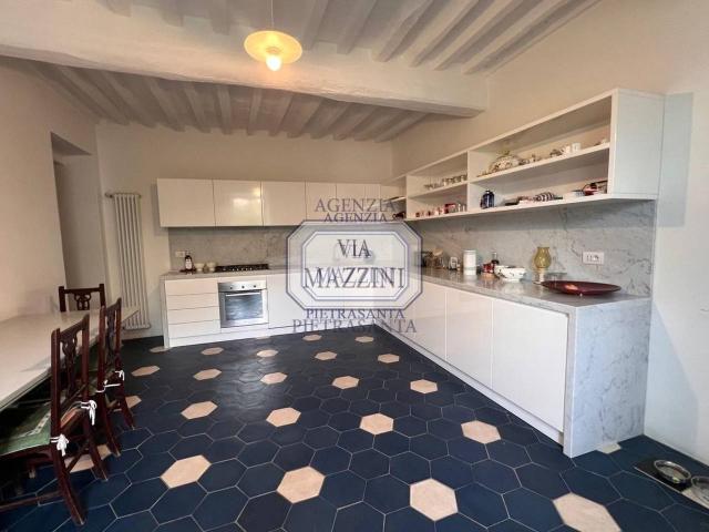Villa bifamiliare in vendita a Pietrasanta
