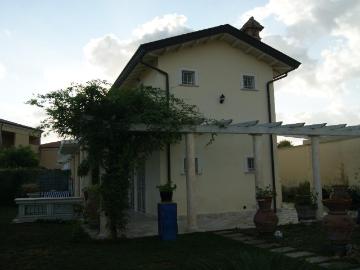 Villa bifamiliare in vendita a Pietrasanta