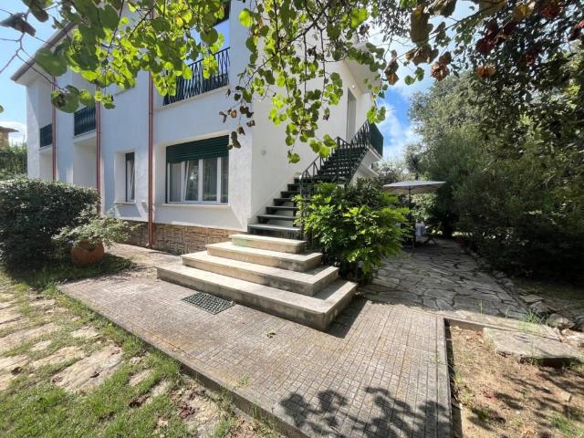 Villa bifamiliare in vendita a Pisa, Tirrenia