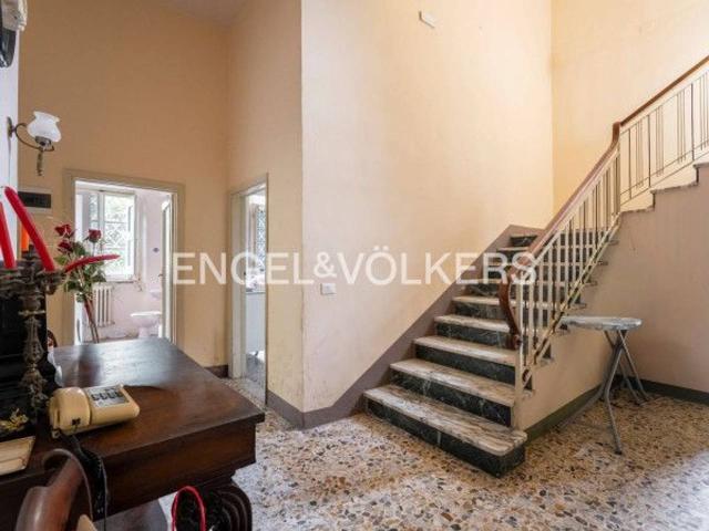 Villa bifamiliare in vendita a Pistoia