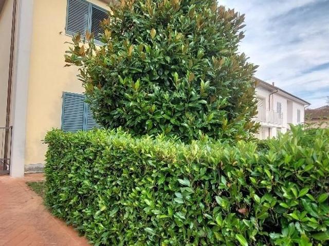 Villa bifamiliare in vendita a Pistoia piazza della Resistenza