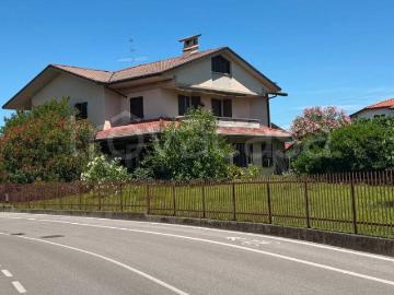 Villa bifamiliare in vendita a Presezzo via Thomas Alva Edison