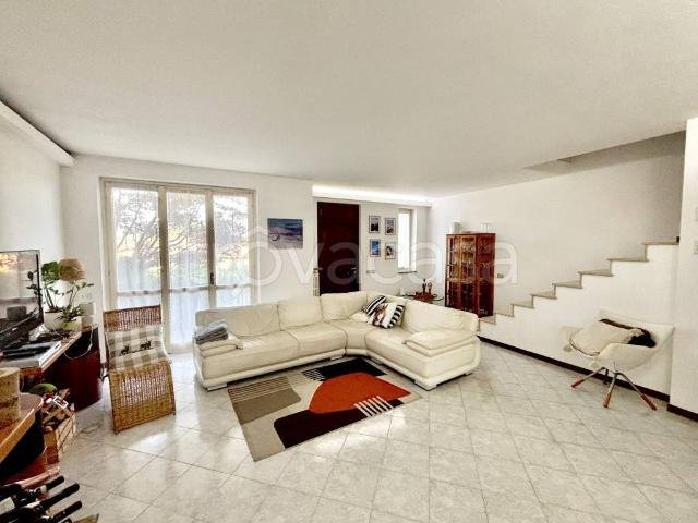 Villa bifamiliare in vendita a Provaglio d'Iseo via Caduto Bonetti, Fantecolo