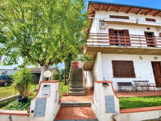 Villa bifamiliare in vendita a Quarrata, Barba