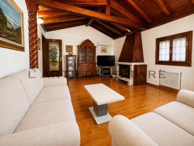 Villa bifamiliare in vendita a Quinto di Treviso via Guizza