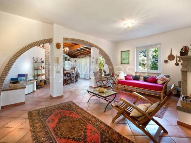 Villa bifamiliare in vendita a Rocca Priora via Tuscolana