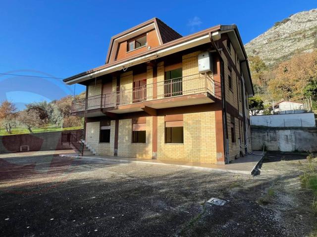 Villa bifamiliare in vendita a Roccasecca