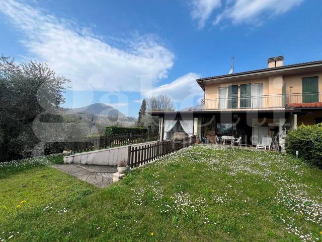 Villa bifamiliare in vendita a Roe' Volciano