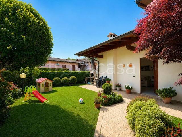 Villa bifamiliare in vendita a Roè Volciano