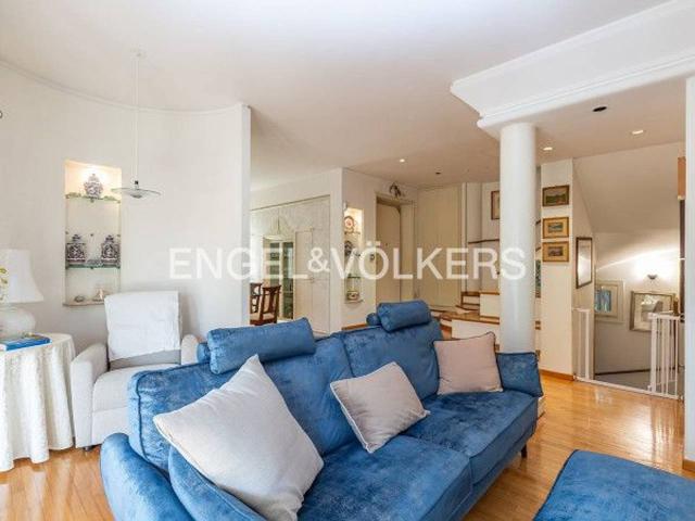 Villa bifamiliare in vendita a Roma