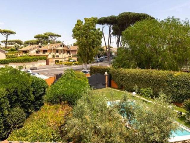 Villa bifamiliare in vendita a Roma