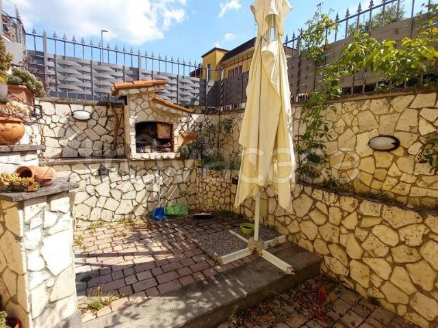 Villa bifamiliare in vendita a Roma via Butera, Borghesiana